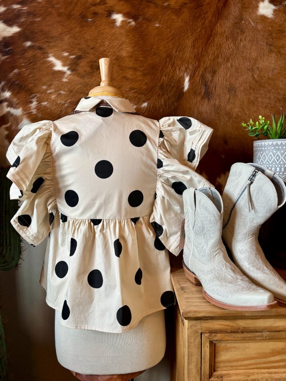 Linden Polka Dot Ruffled Sleeves Top ✙NWT✙ - Picture 5 of 7